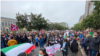تجمع ایرانیان مقابل دفتر روزنامه &laquo;واشنگتن پست&raquo; در شهر واشنگتن برای حمایت از اعتراضات در ایران - شنبه ۹ مهر&nbsp;