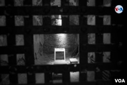 En la imagen se muestra una celda de castigo, uno de los sitios más temidos por los presos que purgaron sus condenas en la Penitenciaría del Estado de Pensilvania. [Foto: Ismael Rodríguez]