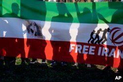 تظاهرات ضدحکومتی جمعی از ایرانیان مقیم ایتالیا در روم. شنبه ٧ آبان ۱۴۰۱