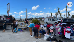 Voluntarios se organizan para ofrecer donativos de ropa y alimentos a hispanos damnificados por el huracán Ian. (Foto: Yeny García, VOA)