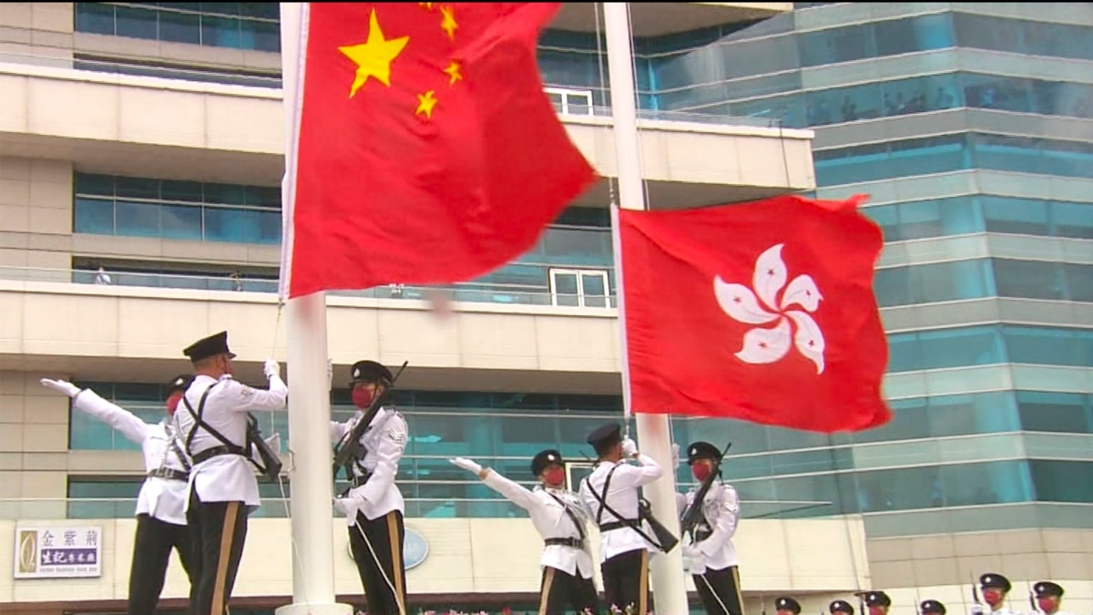 迎中国国庆八千港警布防 国安警施压异见销声匿迹