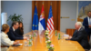 Predsednik Srbije Aleksandar Vučić tokom sastanka sa ambasadorom Sjedinjenih Država u Beogradu Kristoferom Hilom, u Beogradu, 29. septembra 2022. (Foto: Instagram/buducnostsrbijeav)