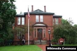 View of the Woods Memorial Library, Barre, Mass., which will return Lakota artifacts, including some from the Wounded Knee Massacre site.