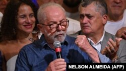 Lula da Silva discursa após ganhar a segunda volta das presidenciais