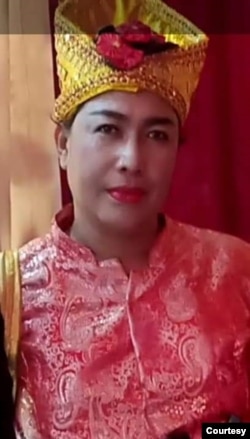 Eka Pangkep – Bangga dengan status ke-bissu-annya dan ingin terus memelihara tradisi (Dokumentasi Pribadi)