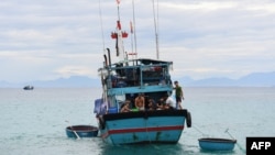 Một tàu cá của ngư dân Việt Nam gần đảo Lý Sơn, tỉnh Quảng Ngãi. Tuần duyên Philippines nói họ đã chạm trán một tàu đánh cá treo cờ Việt Nam ở ngoài khơi Bãi Cỏ Rong vào ngày 9/2/2023.