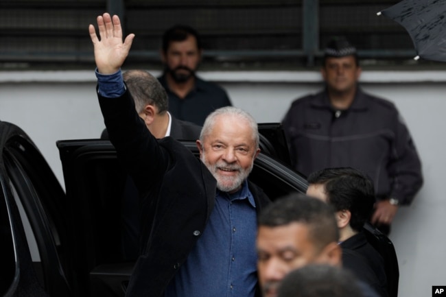 Former Brazilian President Luiz Inacio Lula da Silva waves upon his arrival to a polling station to vote in the general election in Sao Paulo, Brazil, Sunday, Oct. 2, 2022. (AP Photo/Marcelo Chello)