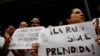 Periodistas venezolanos se manifiestan frente al centro nacional de telecomunicaciones en Caracas, el 3 de agosto de 2009.