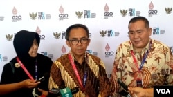 Dirut PT. Kilang Pertamina Internasional (KPI), Taufik Adityawarman, saat memaparkan program energi hijau untuk percepatan transisi energi terbarukan, 17 Oktober 2022 (Foto: Petrus Riski/VOA)