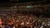 Kerumunan penonton terlihat pada konser penyanyi Fally Ipupa, di mana sejumlah korban tewas akibat berdesak-desakan, di stadion Martyrs di Kinshasa, Kongo, pada 29 Oktober 2022. (Foto: Reuters/Paul Lorgerie Refile)