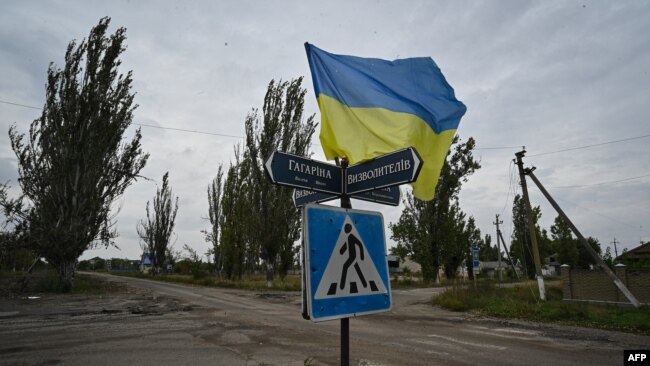 FILE - A photograph taken on Sept. 27, 2022, shows a Ukrainian flag waving on a street of the recently liberated village of Vysokopillya, Kherson region, amid the Russian invasion of Ukraine.