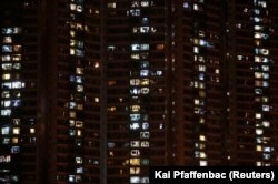 Sebuah gedung apartemen di Hong Kong, Cina, 20 Agustus 2019. (PhotoL REUTERS/Kai Pfaffenbach)