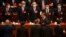 Prezidan Chinwa Xi Jinping salye politisyen yo nan seremoni ouveti 20em Kongre Nasyonal pati ki o pouvwa nan Lachin - an palan de Pati Kominis la nan Peken, Dimanch 16 Oktob, 2022. 