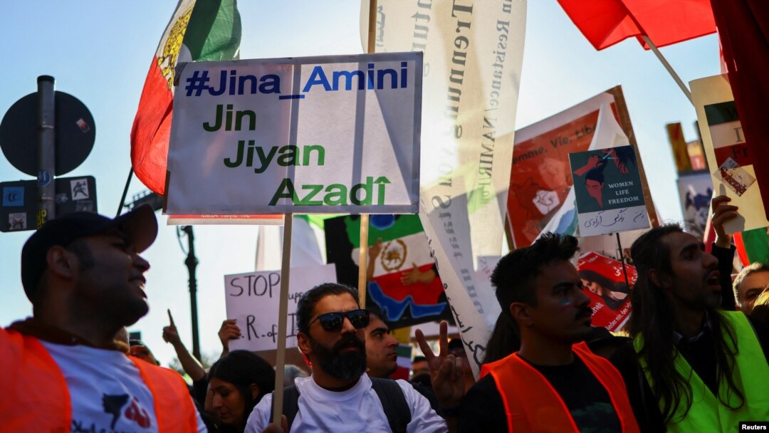 خۆپیشاندانی ئێرانییەکان لەدژی کۆماری ئیسلامی لە بەرلینی پایتەختی ئەڵمانیا