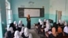 کابل میں طالبات ایک کلاس میں تعلیم حاصل کر رہی ہیں۔ 22 مارچ 2022 ۔ فوٹو ، اے ایف پی