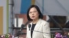 Presiden Taiwan Tsai Ing-wen menyampaikan pidato pada perayaan Hari Nasional di depan Gedung Kepresidenan di Taipei, Taiwan, Senin, 10 Oktober 2022. (AP Photo/Chiang Ying-ying)