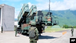 2022年8月18日台灣士兵在花蓮地區演練“天弓III型”地對空導彈。 -美聯社資料照。