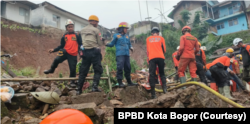Tim gabungan melakukan pencarian korban yang hilang akibat longsor di Kota Bogor pada Rabu (12/10). (Foto: BPBD Kota Bogor)