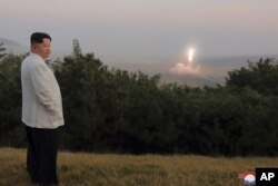Shimoliy Koreyada raketa sinovi, 10-oktabr, 2022-yilda taqdim etilgan surat