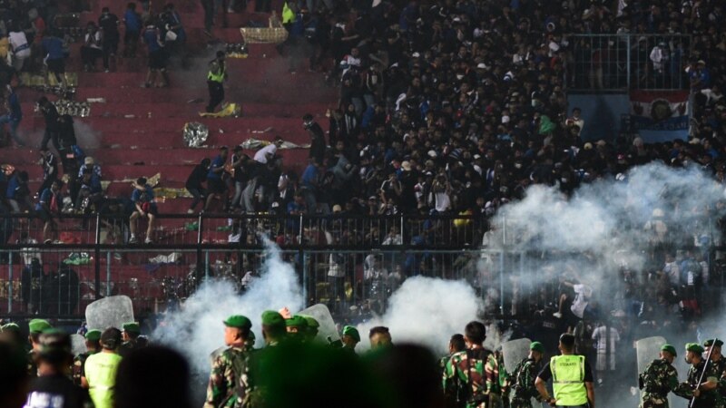 Indonésie: au moins 174 morts après un mouvement de foule dans un stade