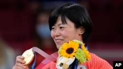 Shori Hamada of Japan celebrates with her gold medal during the awarding ceremony of the women's -78kg judo match of the 2020 Summer Olympics in Tokyo, Japan, July 29, 2021. 