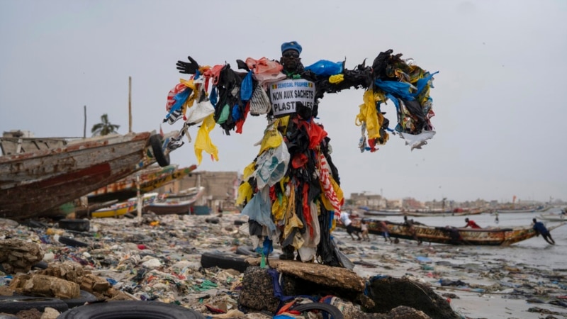 'Plastic Man' in Senegal on Mission Against Trash