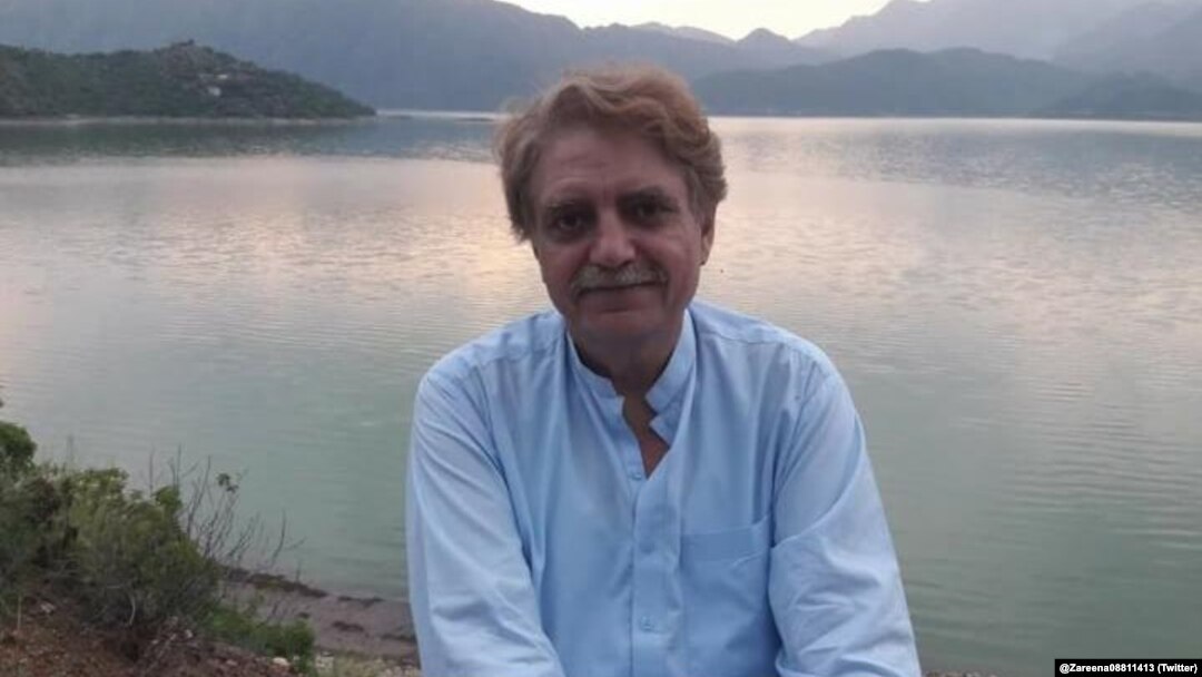 د ادریس خټک لور طاليه خټک هم د وي او ای اردو څانګې سره مرکه کې د پلار په مقدمه کې د شفافیت په نيشت والي د  تشویش اظهار کړی او ویلي يې دي په پلار د لګول شویو الزاماتو معلومات ورته نه دي ورکړی شوي