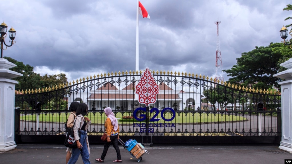 图为印度尼西亚巴厘岛即将举行20国集团峰会的日惹王宫门前（2022年10月30日）