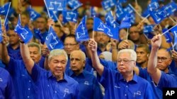 United Malays National Organization (UMNO) and Barisan National (National Front) coalition President Ahmad Zahid Hamidi, front left, and caretaker Prime Minister Ismail Sabri Yaakob, front right, wave flags in Kuala Lumpur, Malaysia on Nov. 1, 2022. 