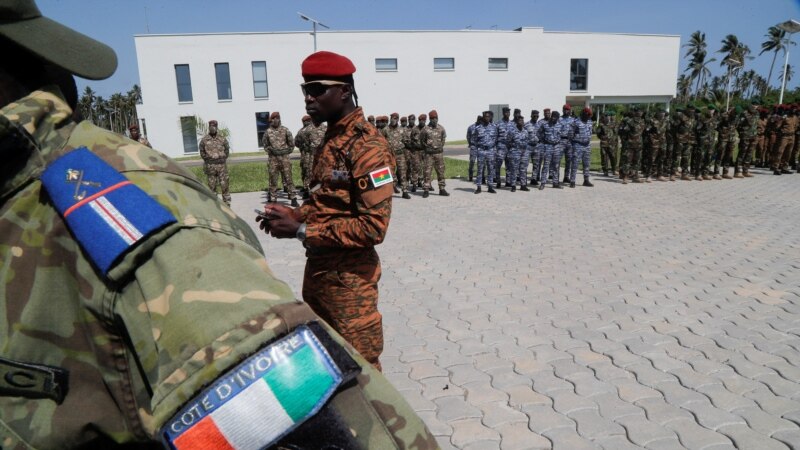 Don d'armes de la Côte d'Ivoire: la polémique continue au Burkina Faso