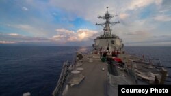 ເຮືອພິຄາດ USS Dewey (DDG 105) ປະເພດ Arleigh-burke ເດີນທາງໄປທະເລຈີນໃຕ້. 6 ພຶດສະພາ 2017.