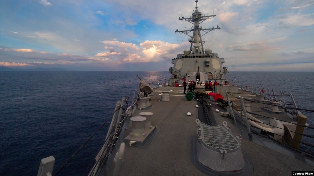 AQShning "USS Dewey" harbiy kemasi Janubiy Xitoy dengizida