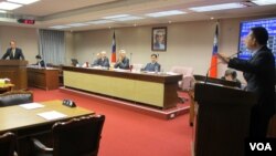 台灣立法院內政委員會10月20號質詢的情形(美國之音張永泰拍攝)