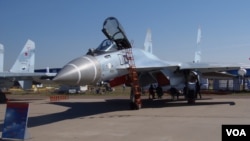 去年莫斯科航展上展出的蘇-35S戰機。（美國之音白樺拍攝）