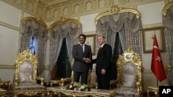 İstanbul'da Mabeyn Köşkü'nde Katar Emiri Şeyh Tamim bin Hamad el Thani'yi ağırlayan Cumhurbaşkanı Recep Tayyip Erdoğan