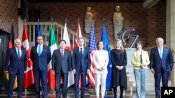 وزیران امور خارجه خارجه کشورهای عضو گروه هفت به همراه مسئول سیاست خارجی اتحادیه اروپا. 