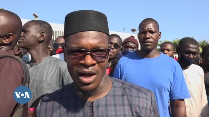 Mali: des milliers de personnes protestent à Bamako contre un 