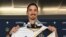 Zlatan Ibrahimovic brandit un maillot du LA Galaxy, en Californie, USA, le 30 mars 2018.