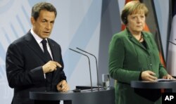 Nicolas Sarkozy et Angela Merkel à Berlin, le 9 octobre 2011