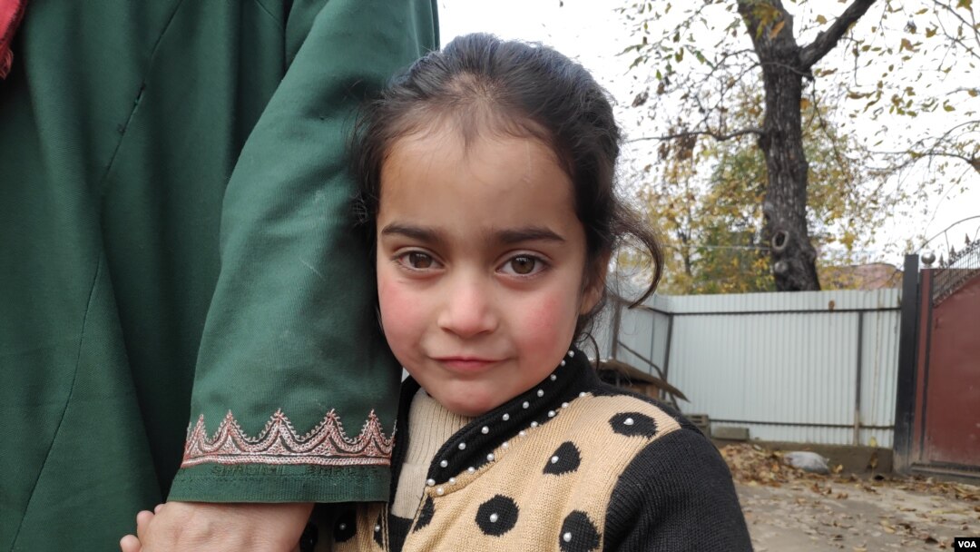 حبا کو ڈیڑھ سال کی عمر میں پیلٹ گن کا ایک چھرّاا دائیں آنکھ پر لگا تھا جس سے اُن کی بینائی متاثر ہوئی تھی۔ 