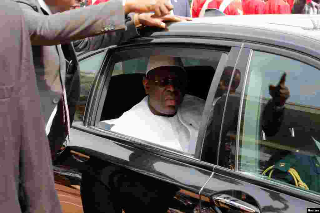 An gudanar da bikin rantsar da sabon shugaban kasar kasar Gambia, Adama Barrow, Fabrairu 18, 2017..