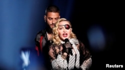 Madonna saat tampil di panggung pertunjukan Billboard Music Awards di Las Vegas, Nevada, 1 Mei 2019. (Foto: REUTERS/Mario Anzuoni)