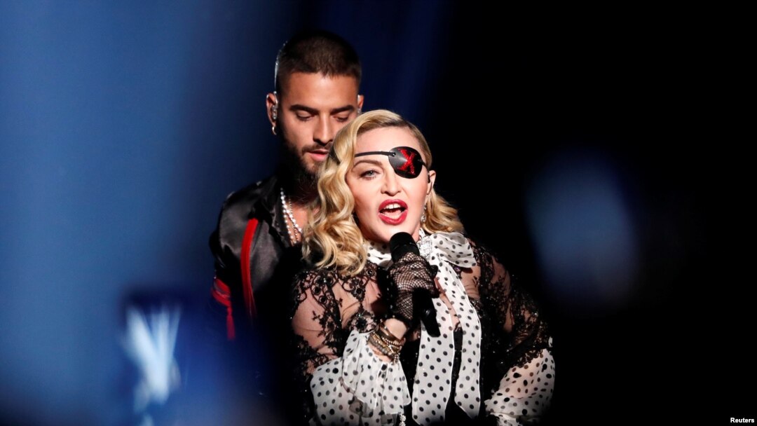 Madonna tampil bersama Maluma di Billboard Music Awards, Las Vegas, Nevada, 1 Mei 2019.