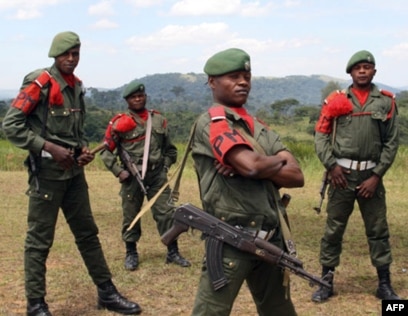 Beva ayolga porno bilan yordam berdi