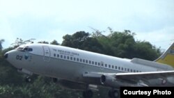 Pesawat Boeing 737-200 TNI AU dari Lanud Hassanuddin yang dilibatkan dalam pencarian korban kapal KM Lintas Timur yang tenggelam.