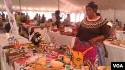 FILE: Women displaying their wares at the Zimbabwe-South Africa Trade Fair in South Africa. (Photo: Benedict Nhlapho)