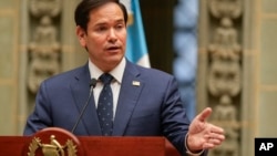 El secretario de Estado de EEUU, Marco Rubio, en conferencia de prensa con el presidente guatemalteco Bernardo Arévalo en Ciudad de Guatemala, el 5 de febrero del 2025. 