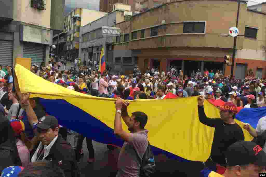 Miles de personas se concentrarn en diferentes puntos de la ciudad en Caracas, Venezuela para participar de la marcha convocada por la Asamblea Nacional contra el régimen de Nicolás Maduro.