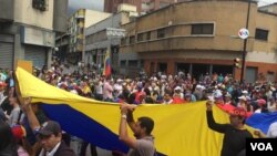 Venezolanos salen a las calles para protestar contra gobierno de Maduro