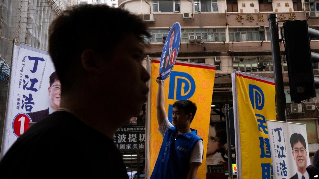 香港2023年12月10日举行了新规则下“仅限爱国者”参与的区议会选举。（美联社）(photo:VOA)